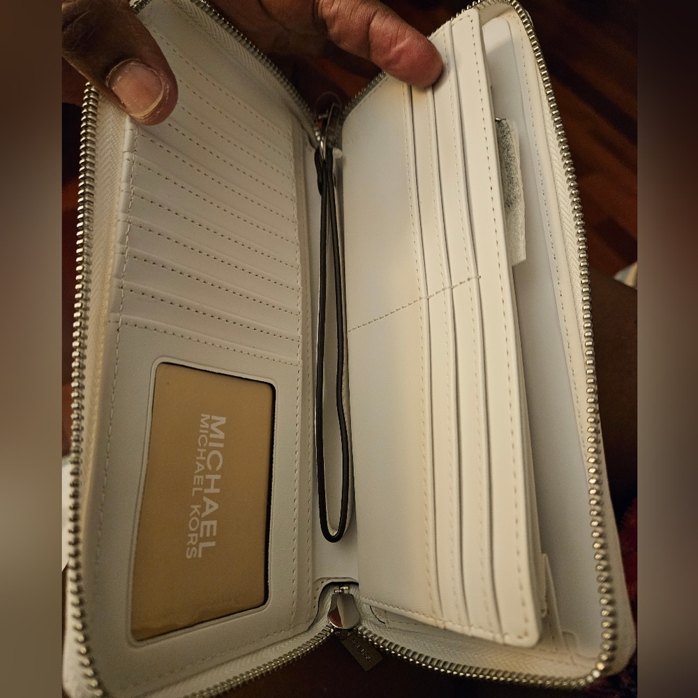 Michael Kors Quilted Continental Wallet - Picture 3 of 4
